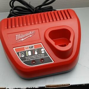 Milwaukee Charger M 12